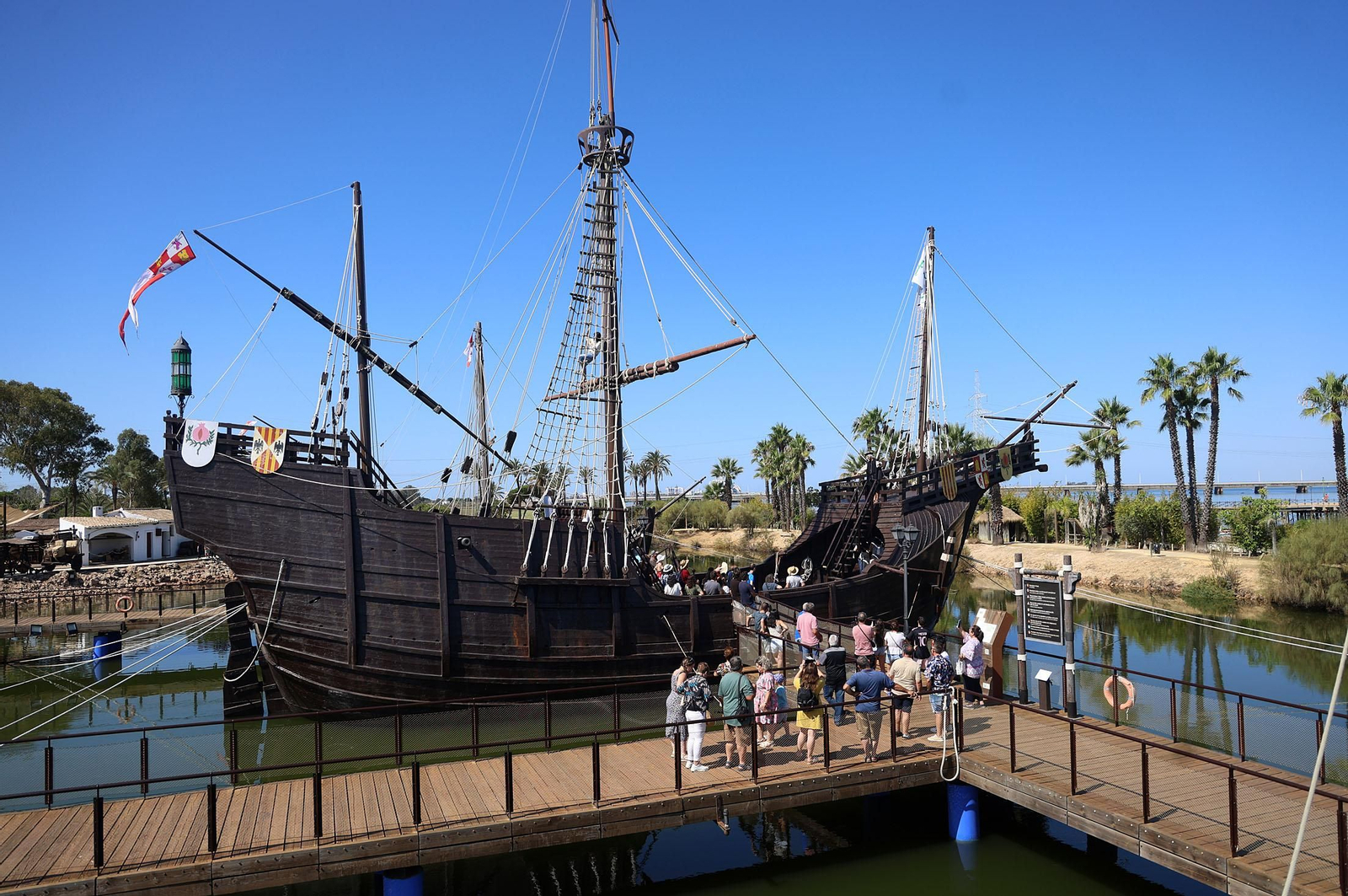 Imágenes de la Jornada de Puertas Abiertas del Muelle de las Carabelas con motivo del 3 de agosto