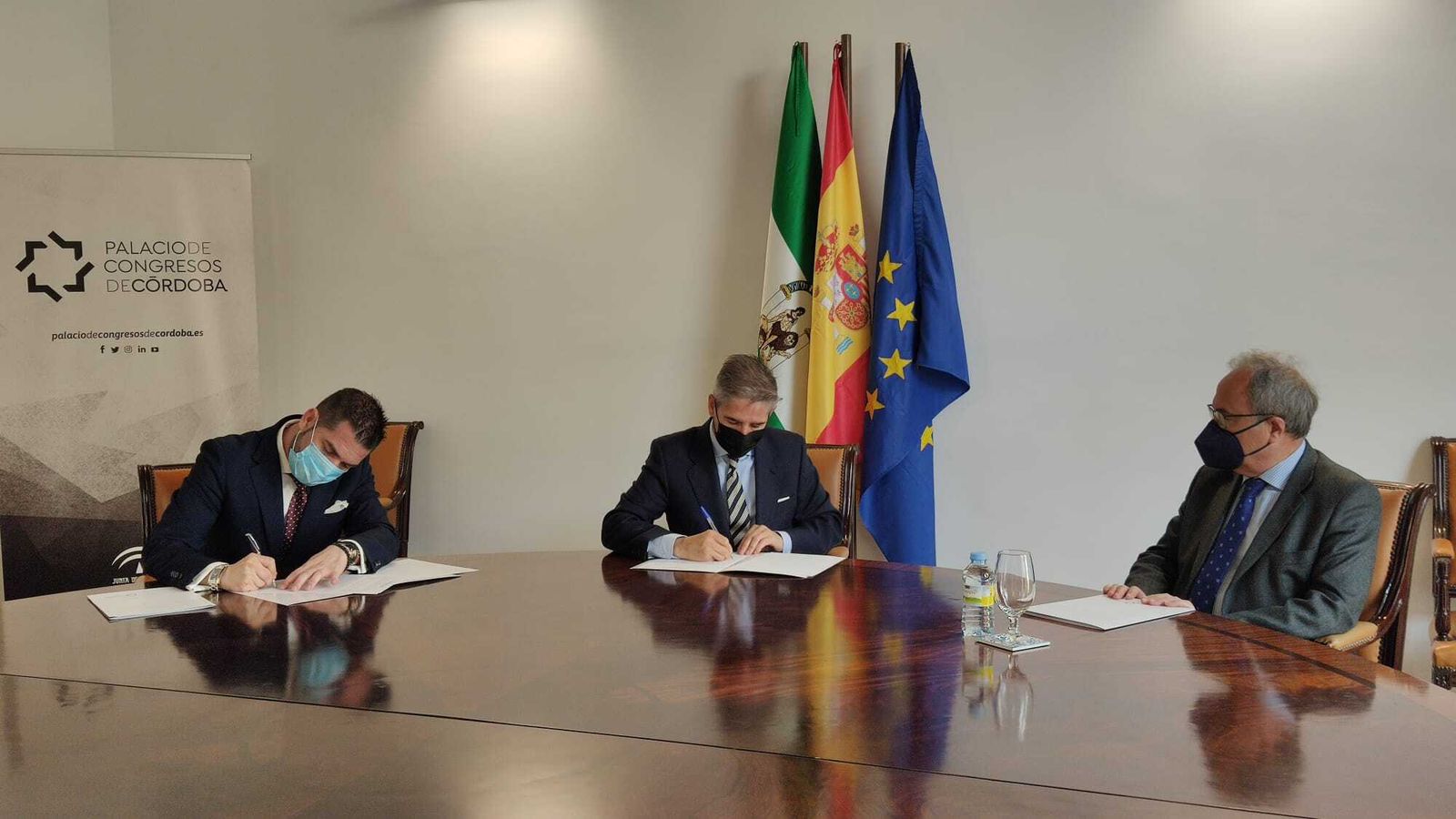 Firma del acuerdo entre el Palacio de Congresos y Protocol & Diplomacy Consultancy S.L.