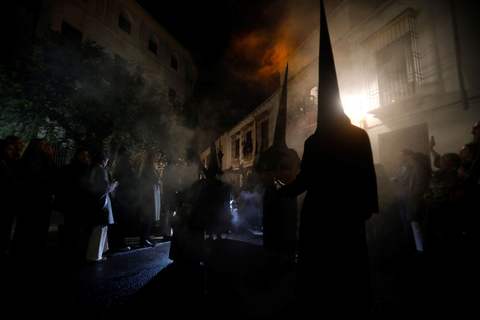 Las imágenes de la procesión del Vía Crucis de Córdoba este Lunes Santo