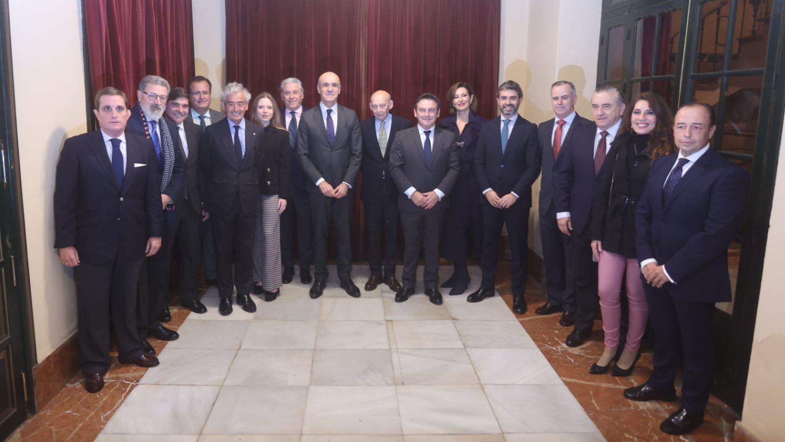 Foto institucional antes del pregón en el Teatro Lope de Vega.