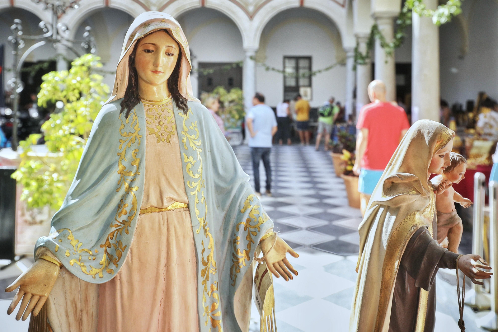 Las imágenes del Mercado de Antigüedades y Coleccionismo en el convento de Santo Domingo