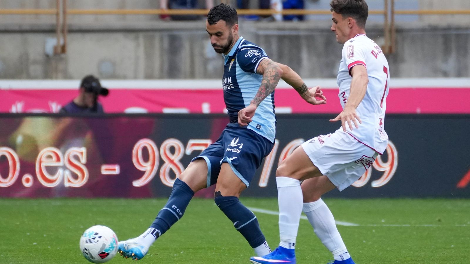 El Córdoba CF hunde a la Cultural Leonesa en un final de infarto (1-2)