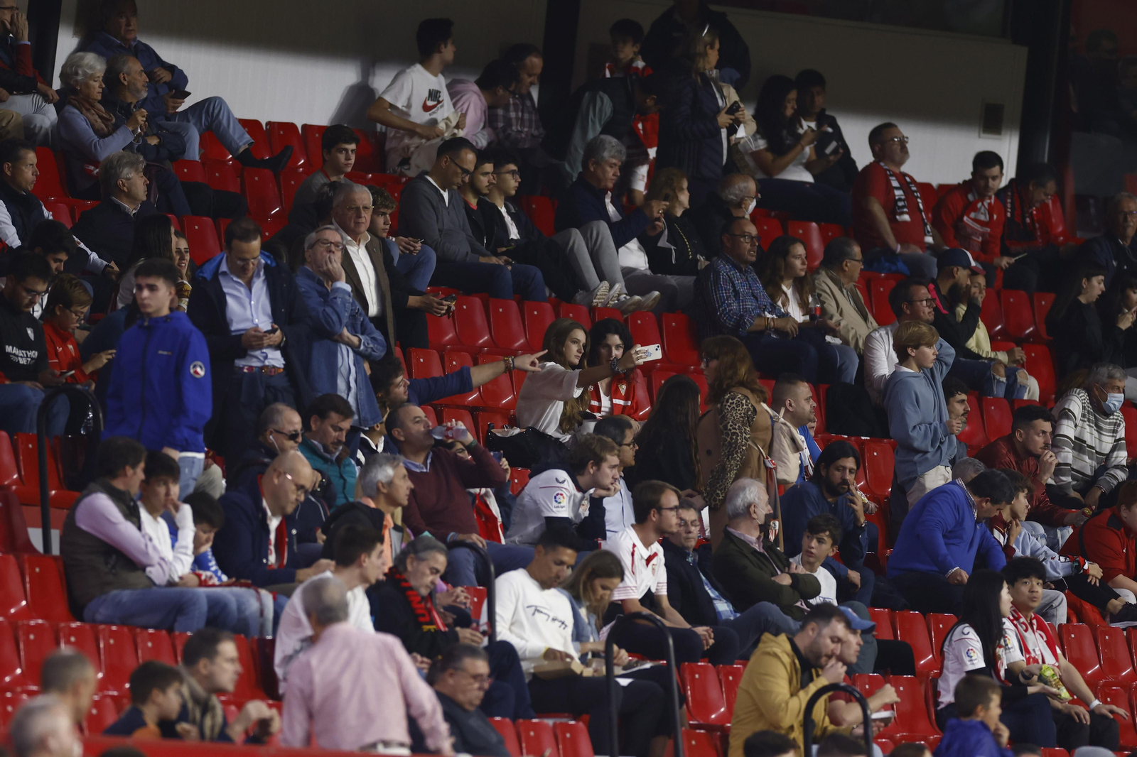 Búscate en las fotos del Sevilla FC-Real Sociedad