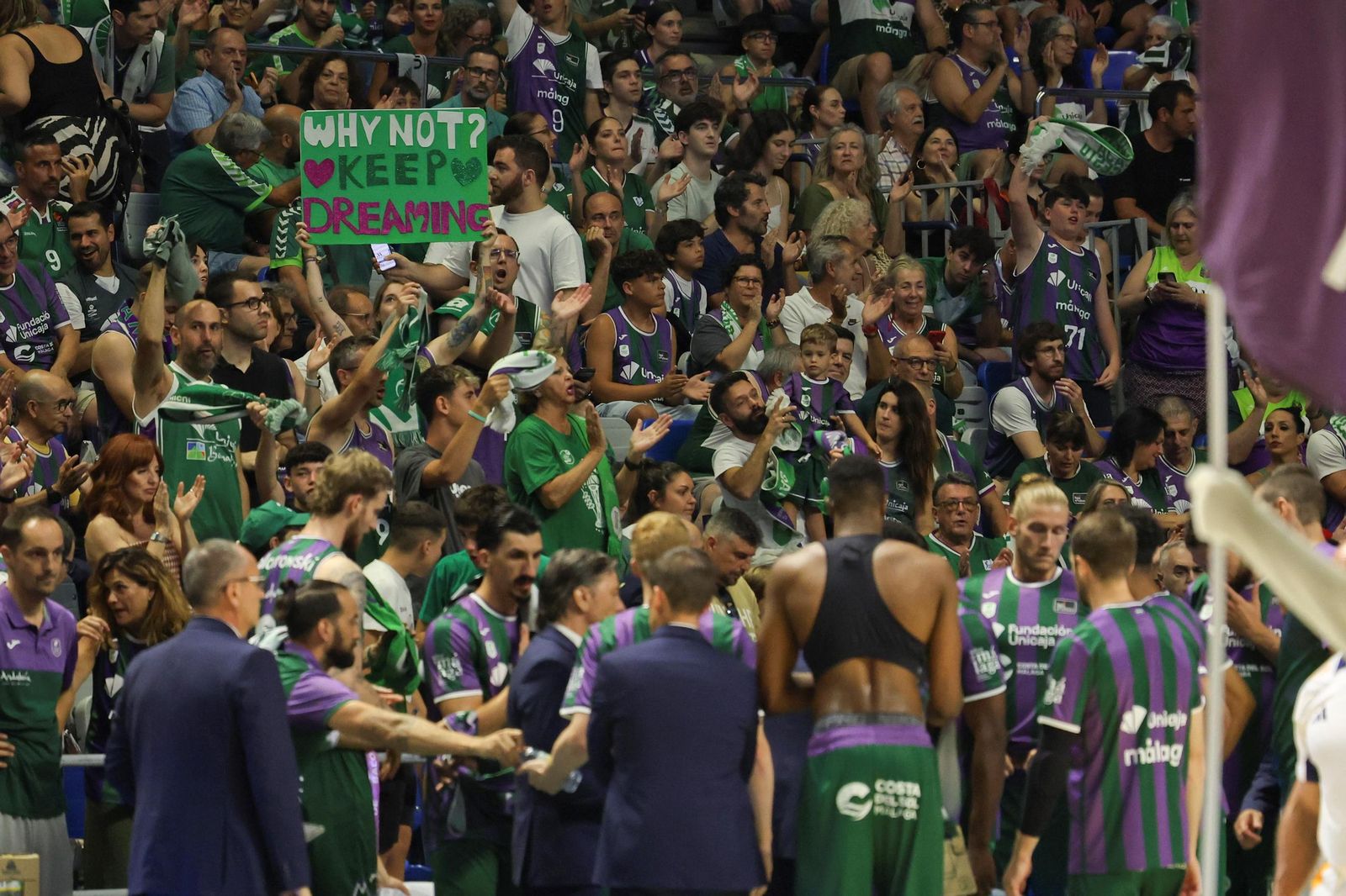 Piel de gallina con el adiós del Carpena al Unicaja