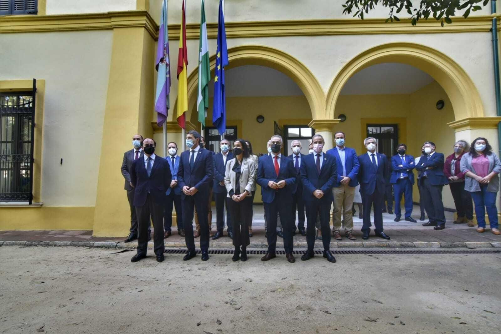 La secretaria de Estado junto a los representantes políticos de la comarca y la provincia