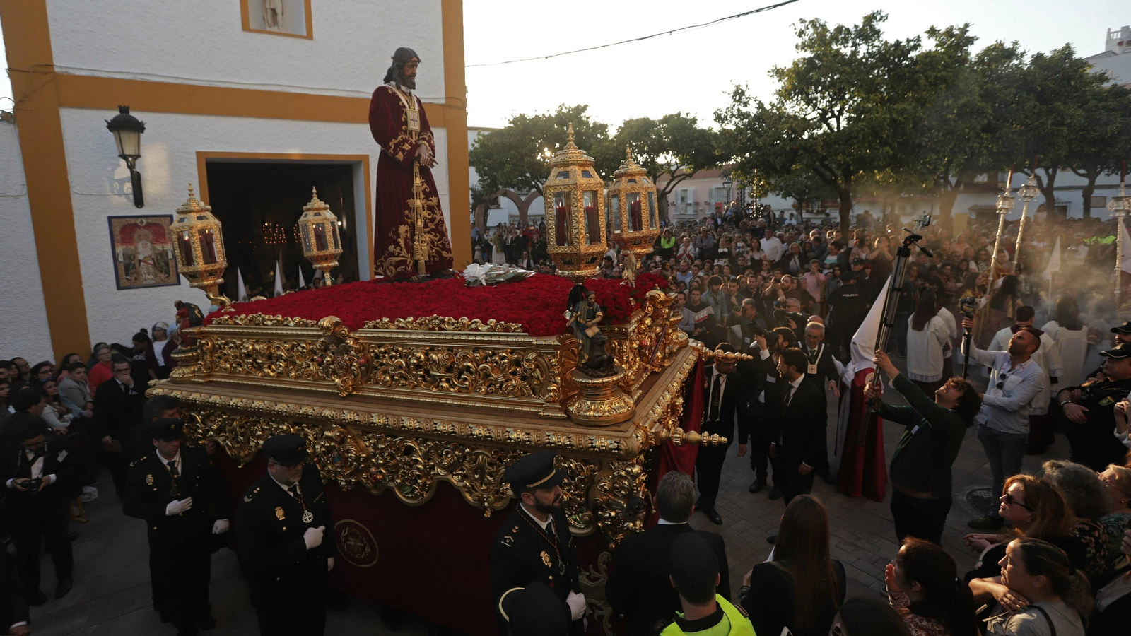 Imágenes del Martes Santo en Algeciras