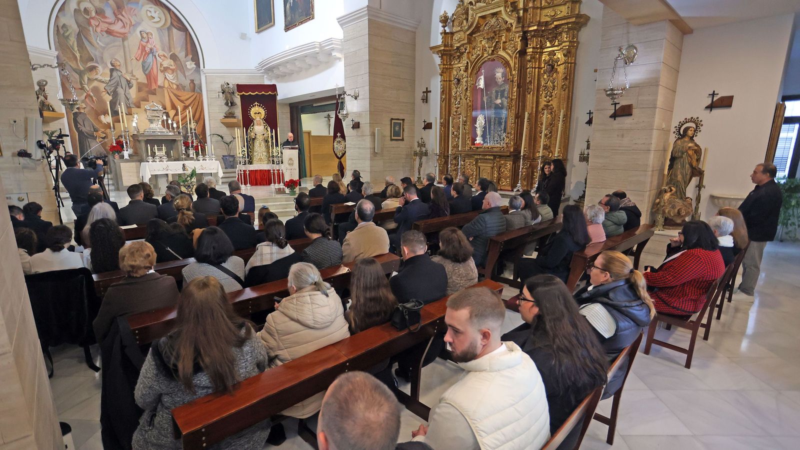 Imágenes de la bendición de María Santísima de los Enfermos y Reina de Todos los Santos