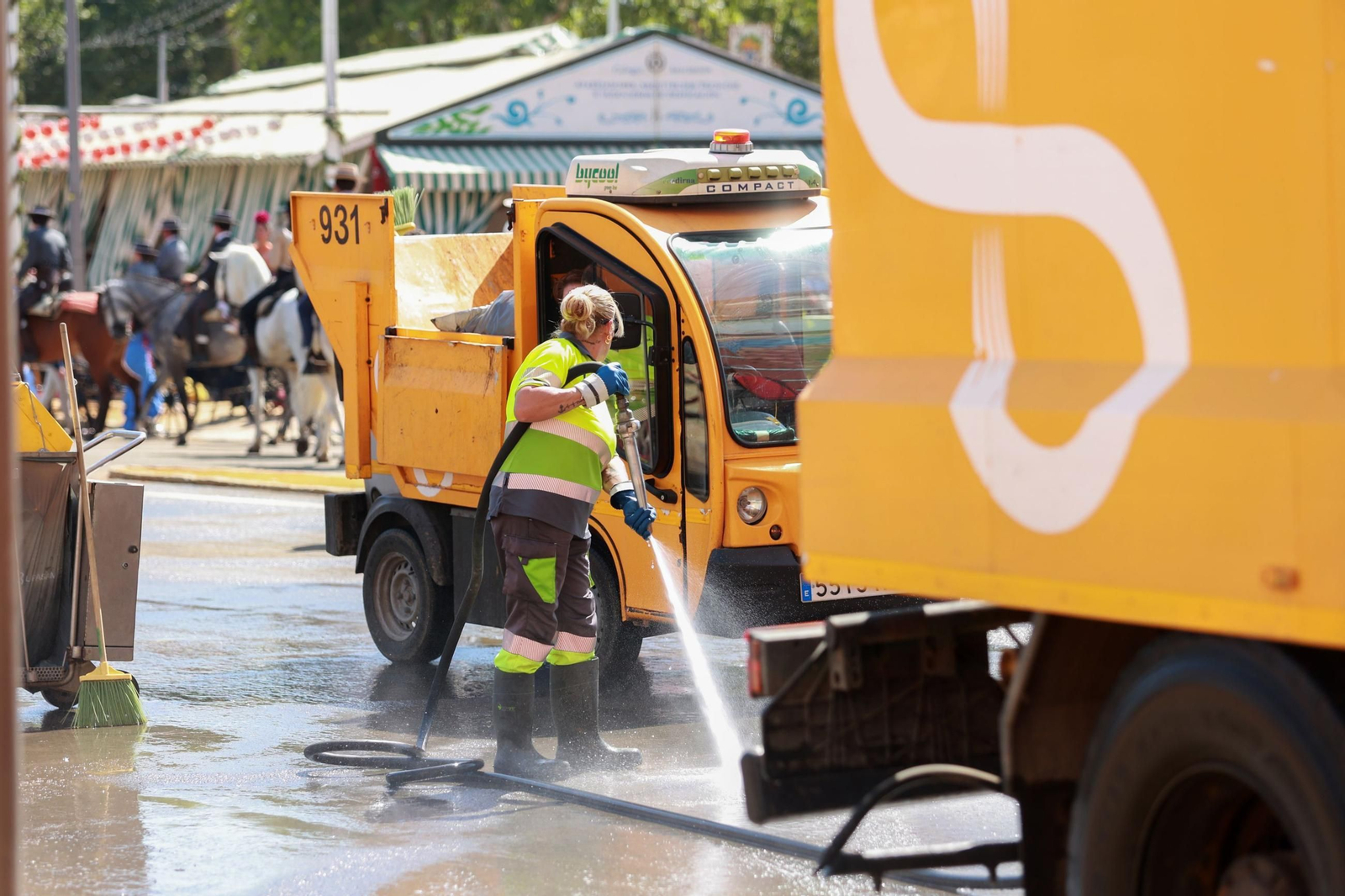 Una trabajadora de Lipasam en la pasada Feria.