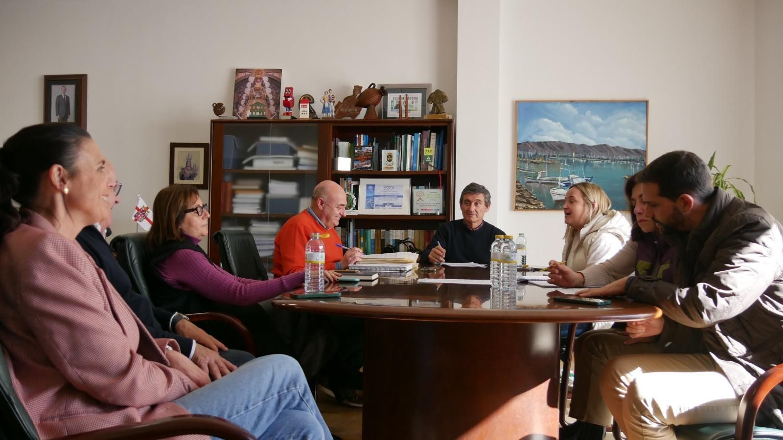 Reunión de los miembros del Ayuntamiento.