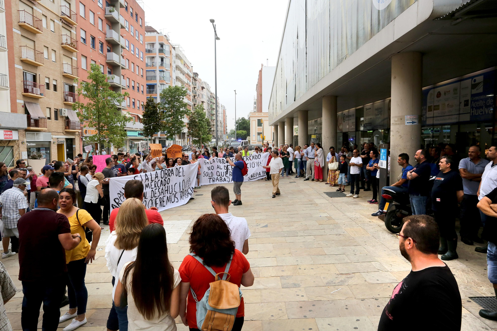 Más imágenes de la protesta de los minoristas del mercado de San Sebastián