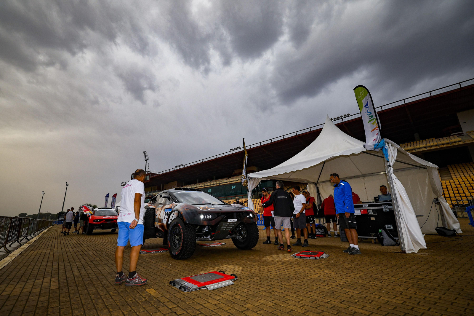 Andalucía Rally: las imágenes del 'Dakar' de Dos Hermanas | Día 1