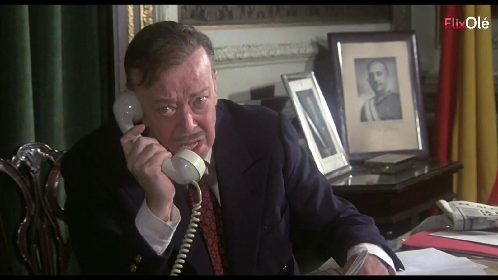 Antonio Garisa en '¡Que vienen los socialistas!' (1982).