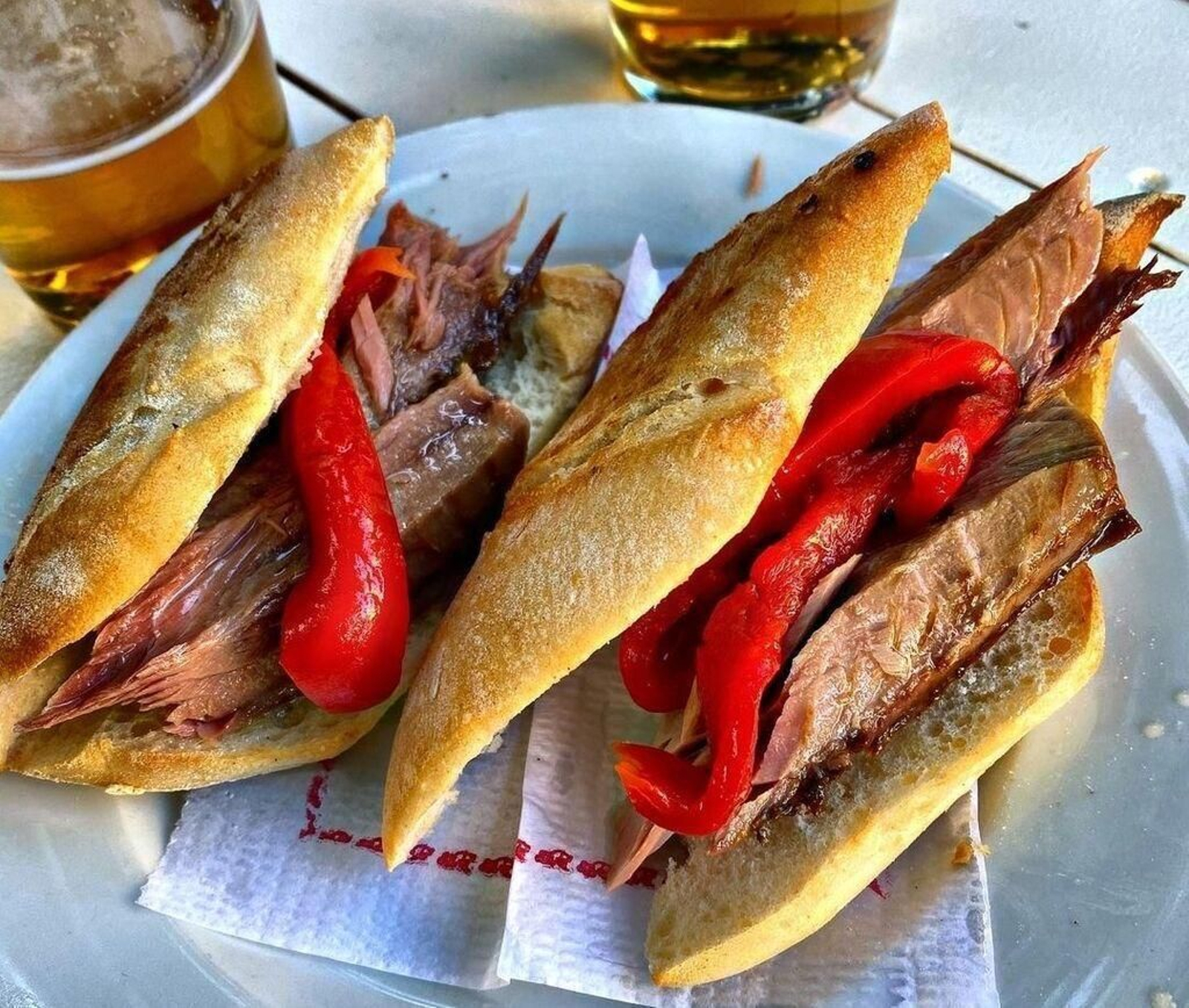 Montadito de melva con pimiento morrón