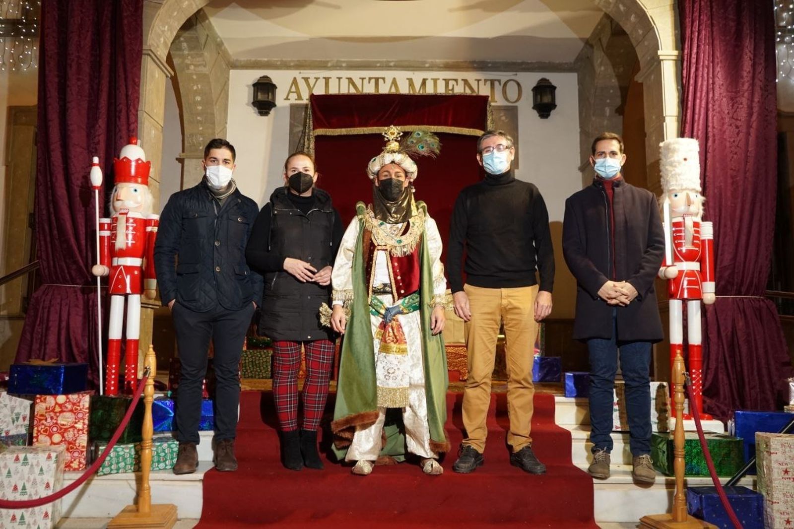 El Paje Real recoge en Adra las cartas que los más pequeños han escrito a los Reyes Magos