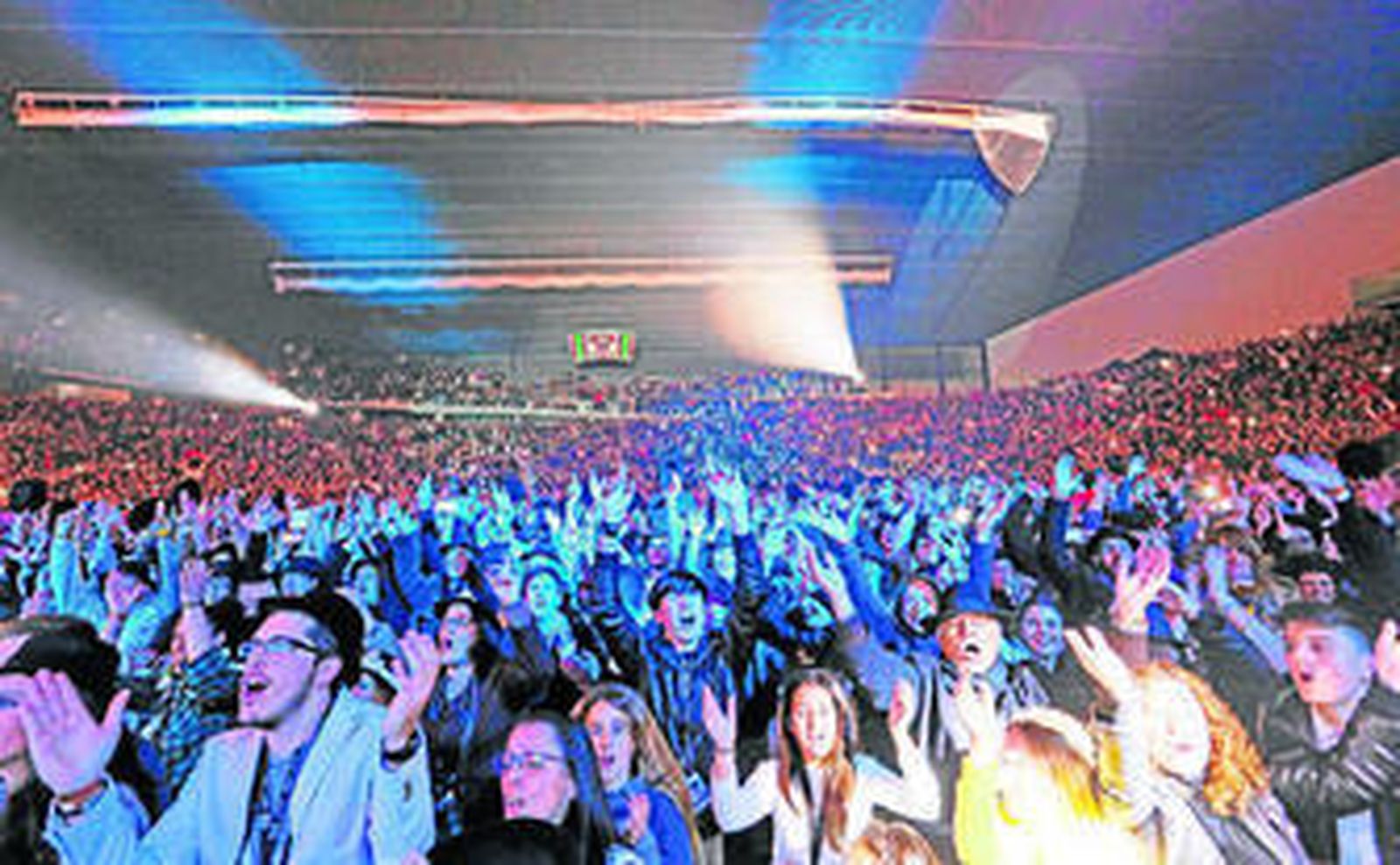 Aspecto del Palacio de Deportes de Chapín durante el concierto de este fin de semana, completamente abarrotado.