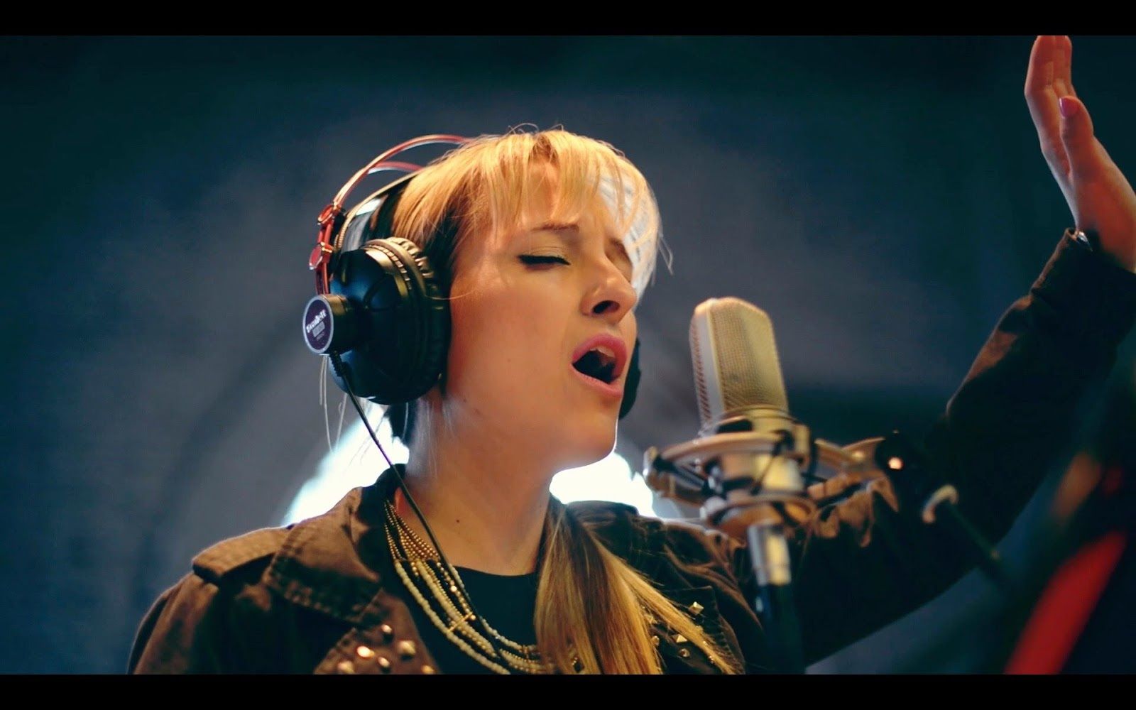 La cantante argentina Athenas Venica hace parada en Almería.