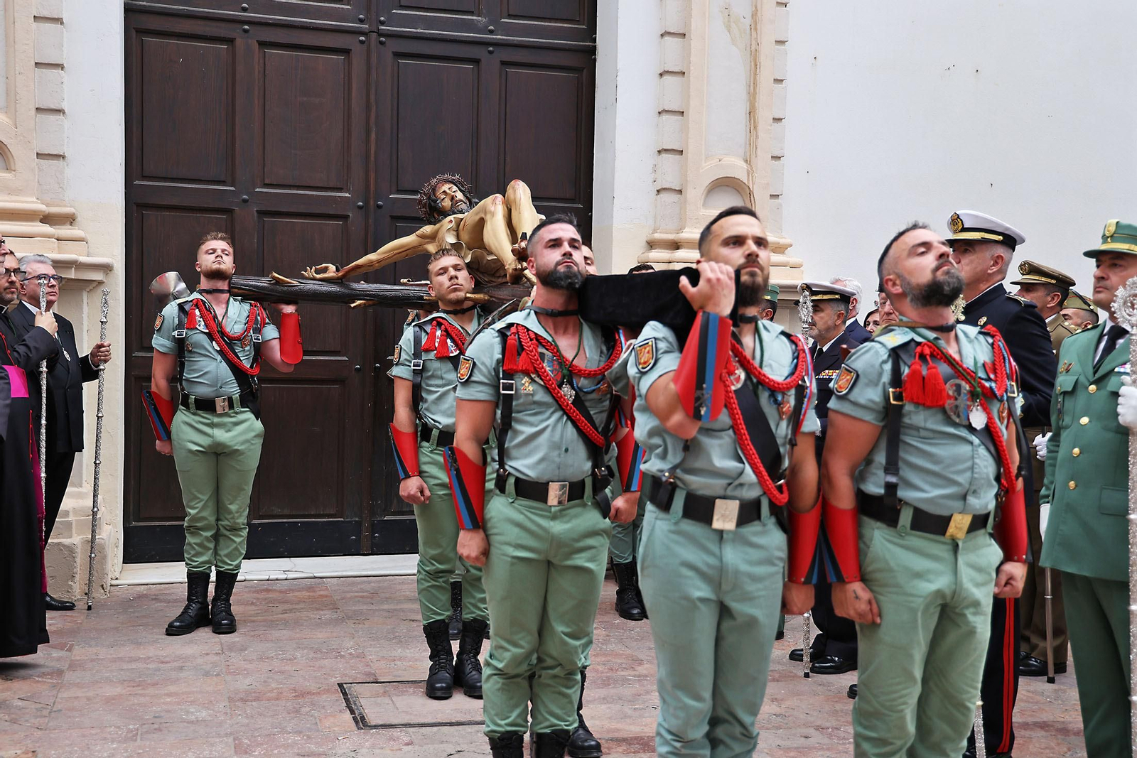 Las mejores imágenes del Sábado de Pasión en Huelva: La Legión con el Cristo de la Vera+Cruz