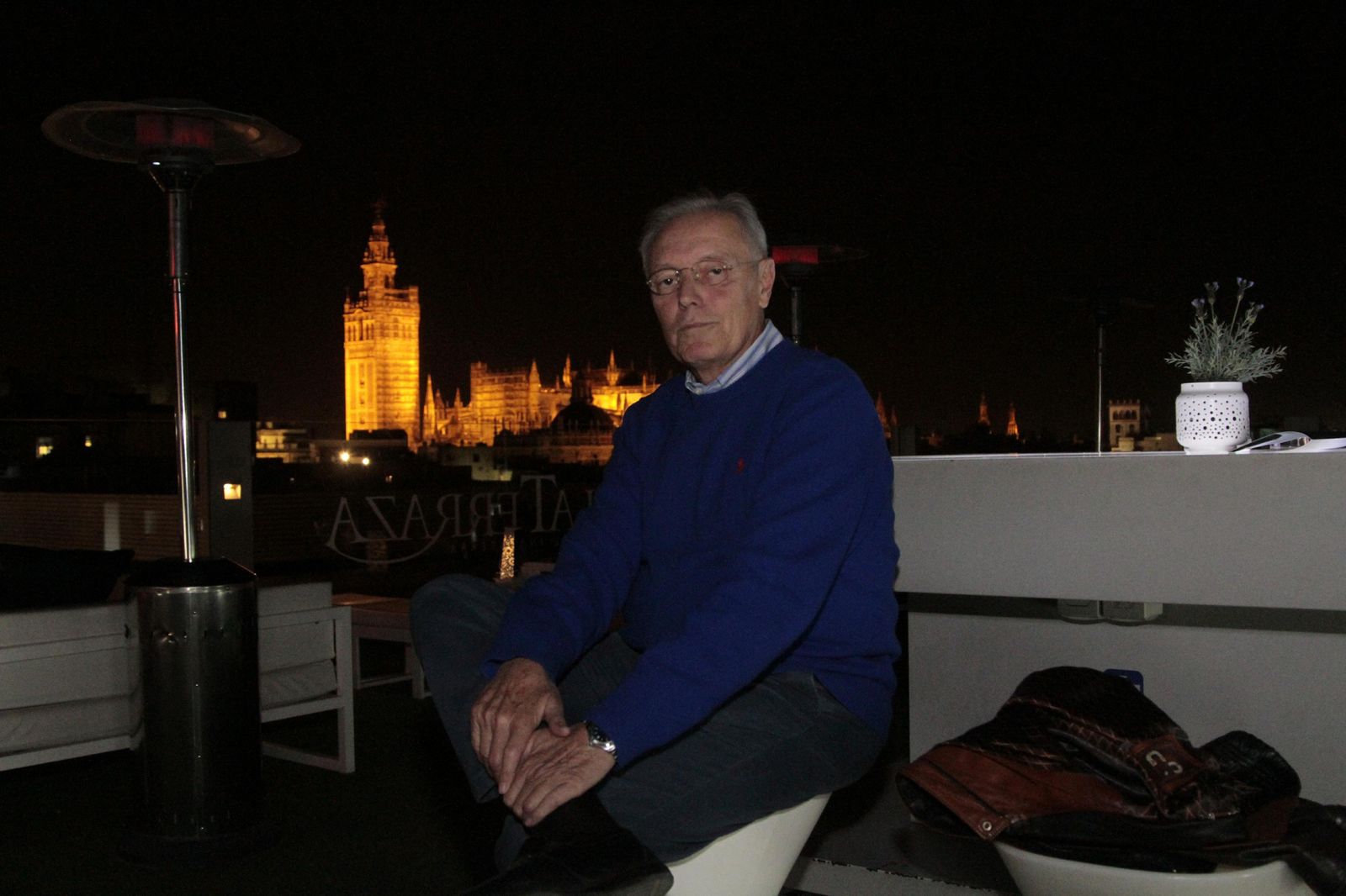 Miguel Ángel Pino, en la terraza del hotel Inglaterra.