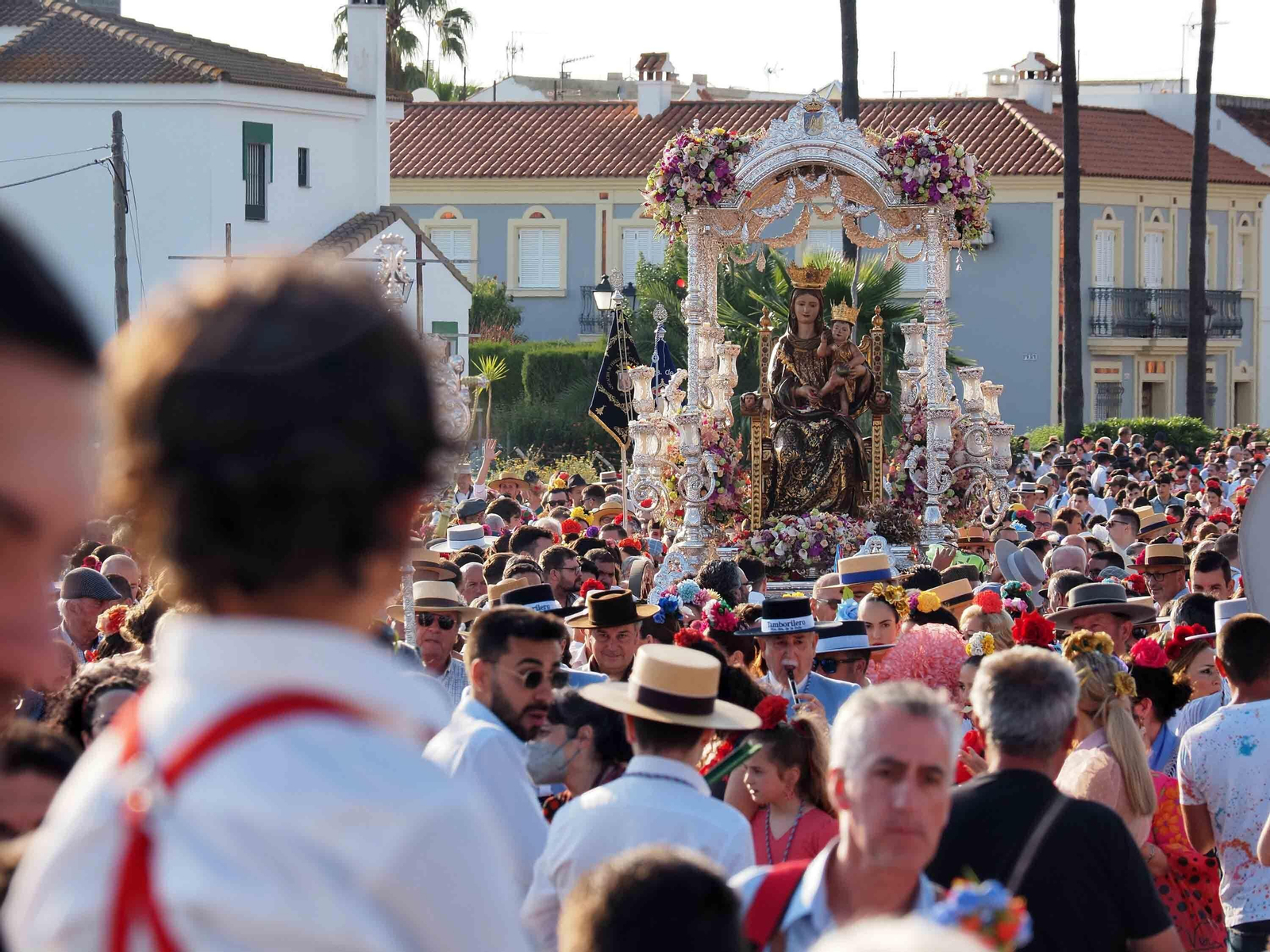 Las imágenes de la procesión de la Virgen de la Bella por las calles de Lepe en 2022