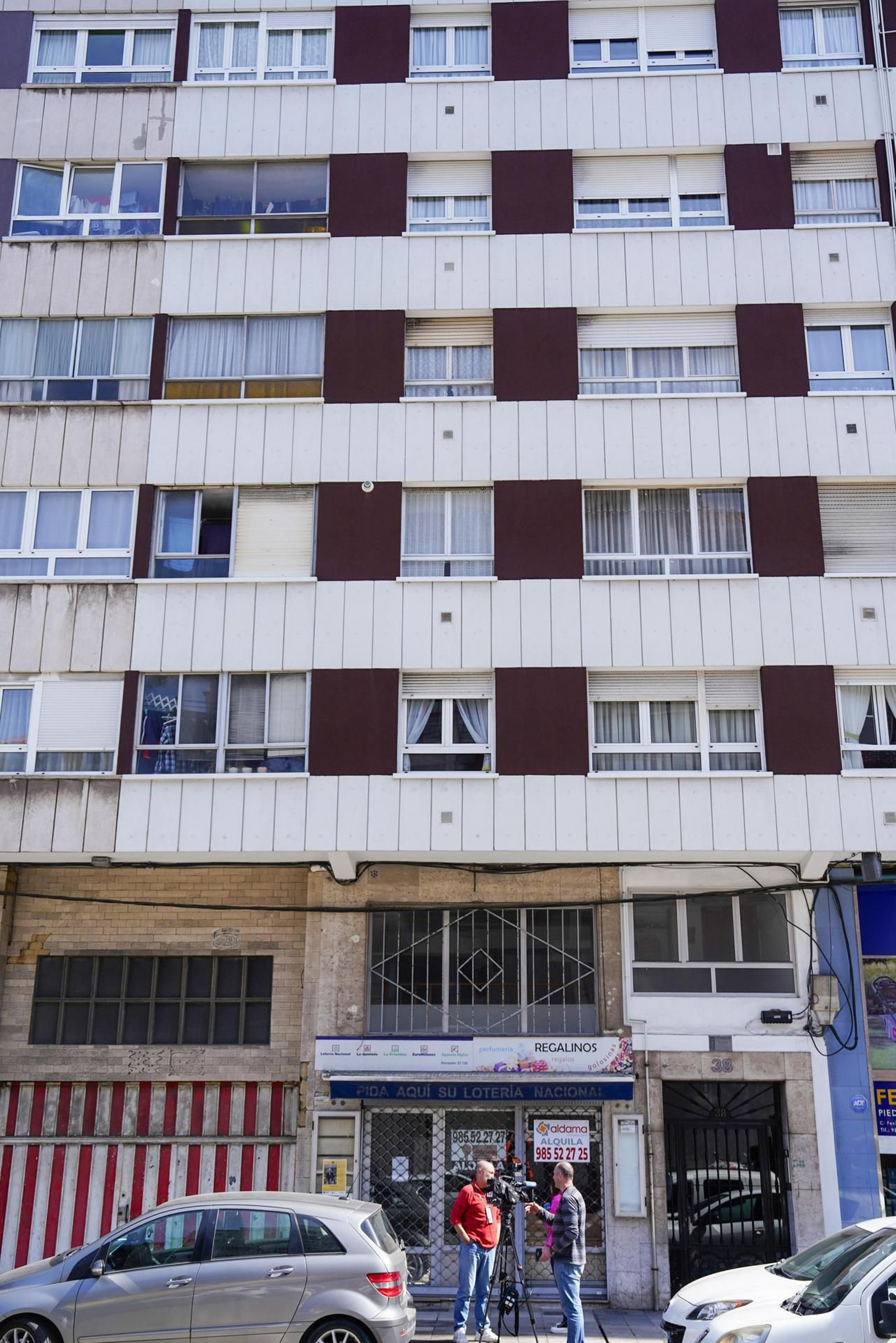 Fachada del edificio desde el que se precipitaron