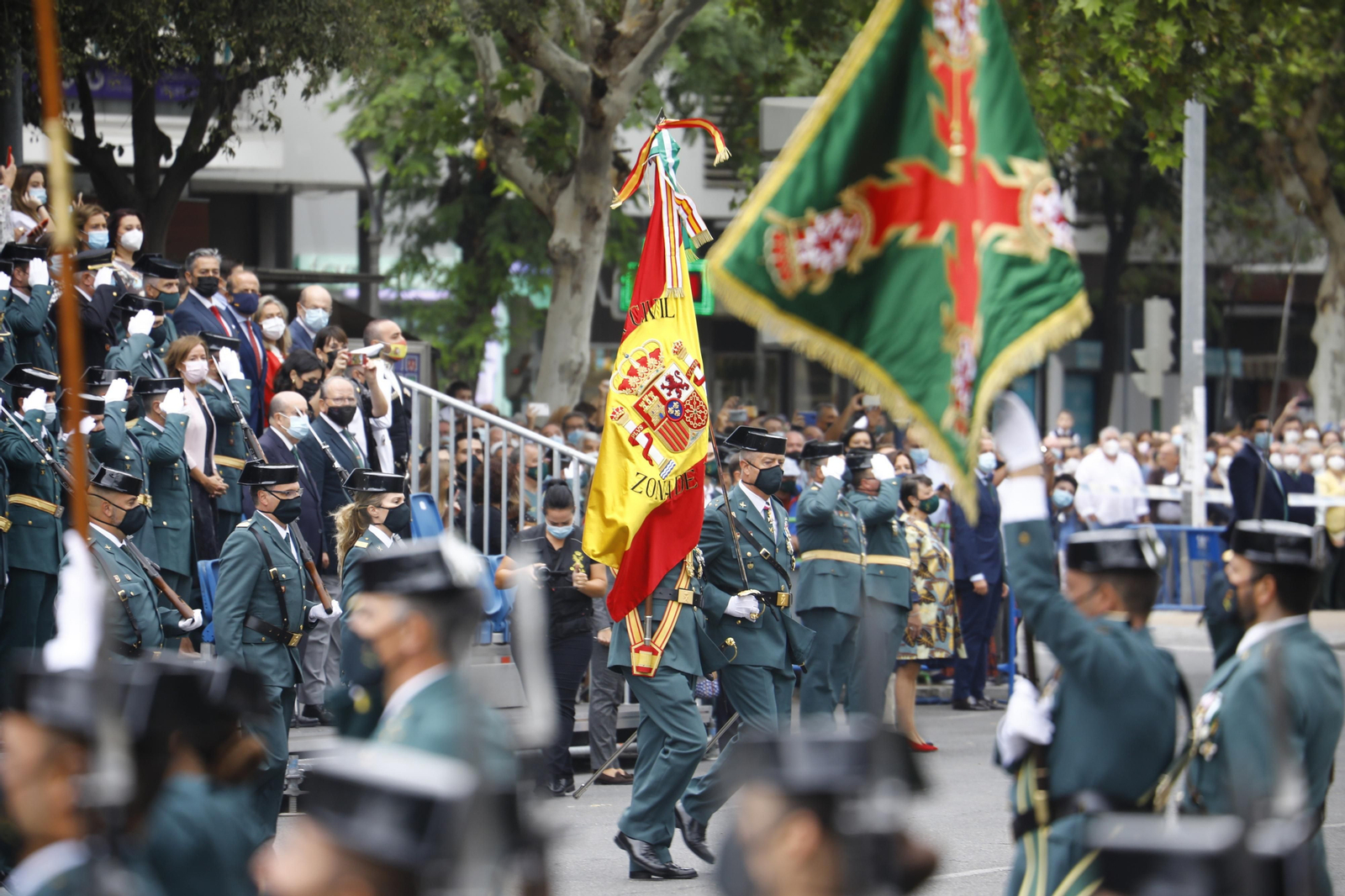 El desfile por la celebración de la semana de la Guardia Civil en Córdoba, en fotografías
