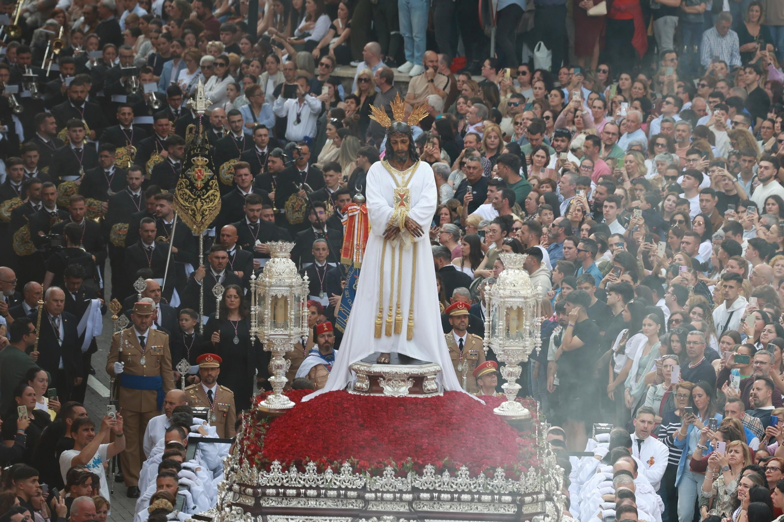 El Cautivo, en su procesión del Lunes Santo en Málaga, en fotos