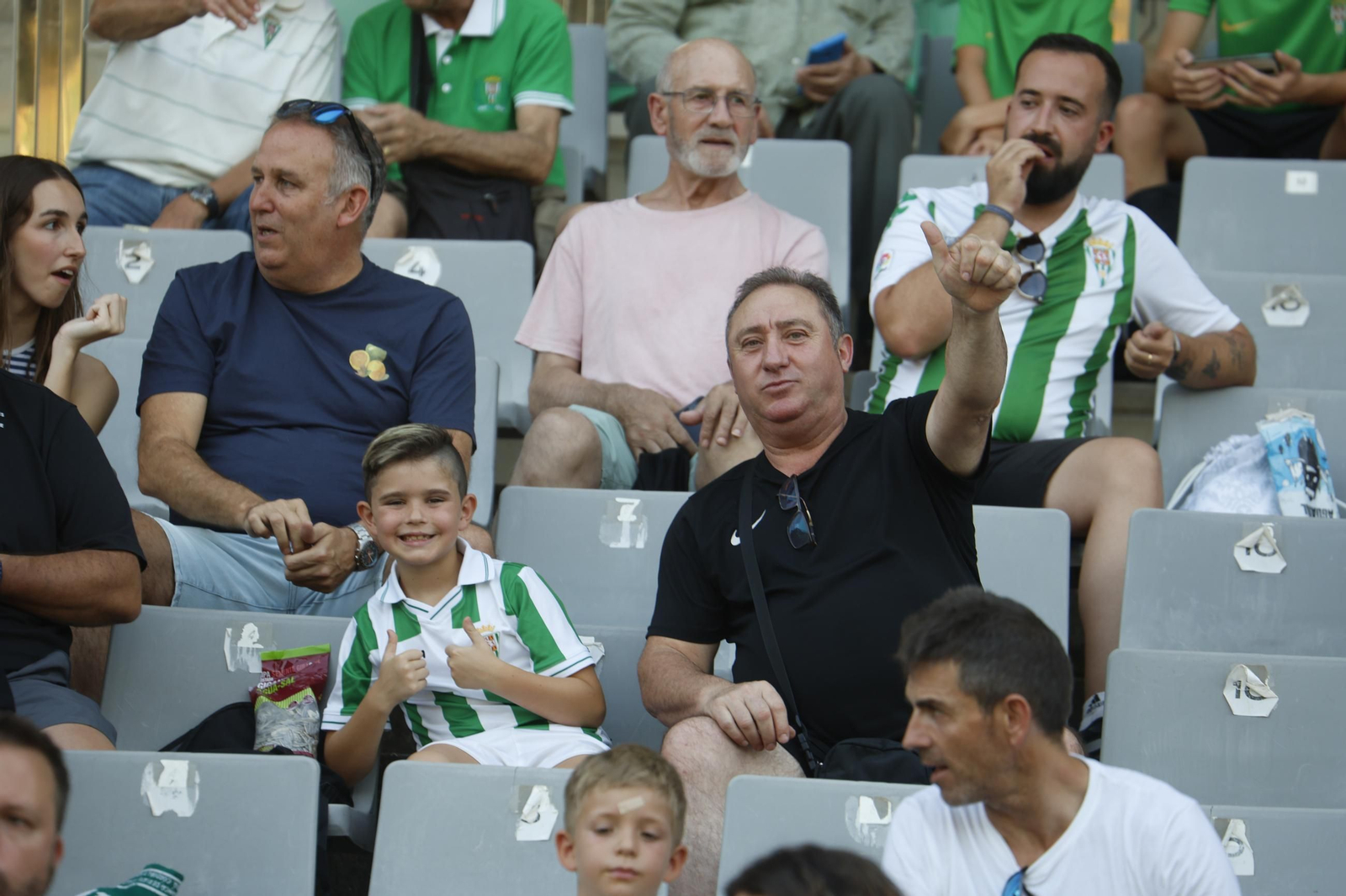 Las mejores fotos del ambientes en El Arcángel para el Córdoba CF - Rayo Vallecano