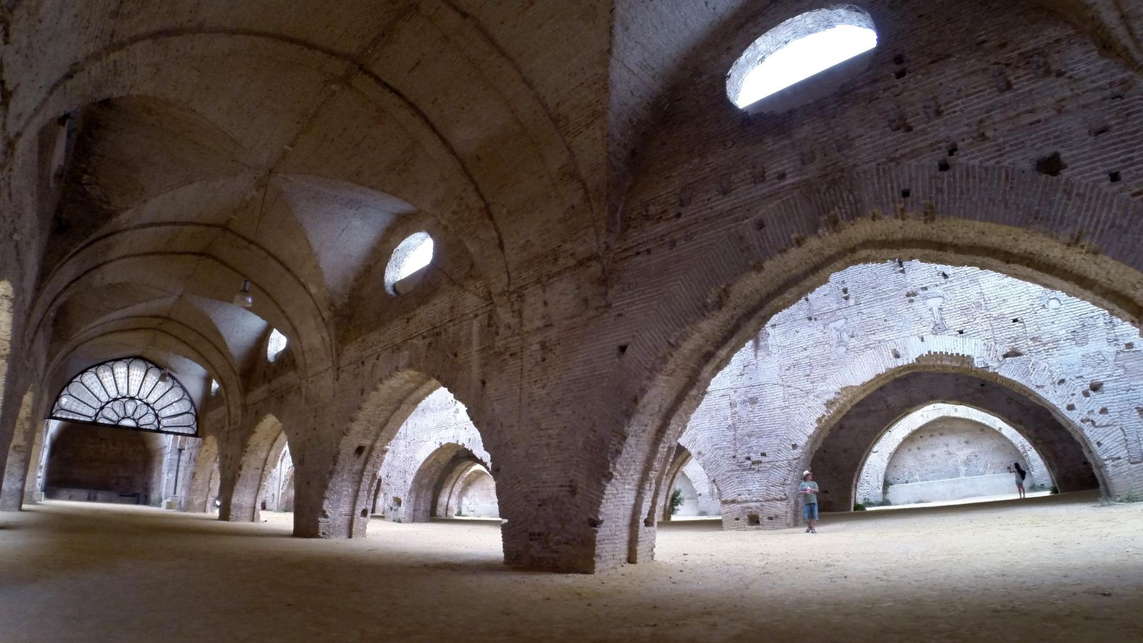 A Alfonso X se debe la construcción de las Atarazanas Reales.