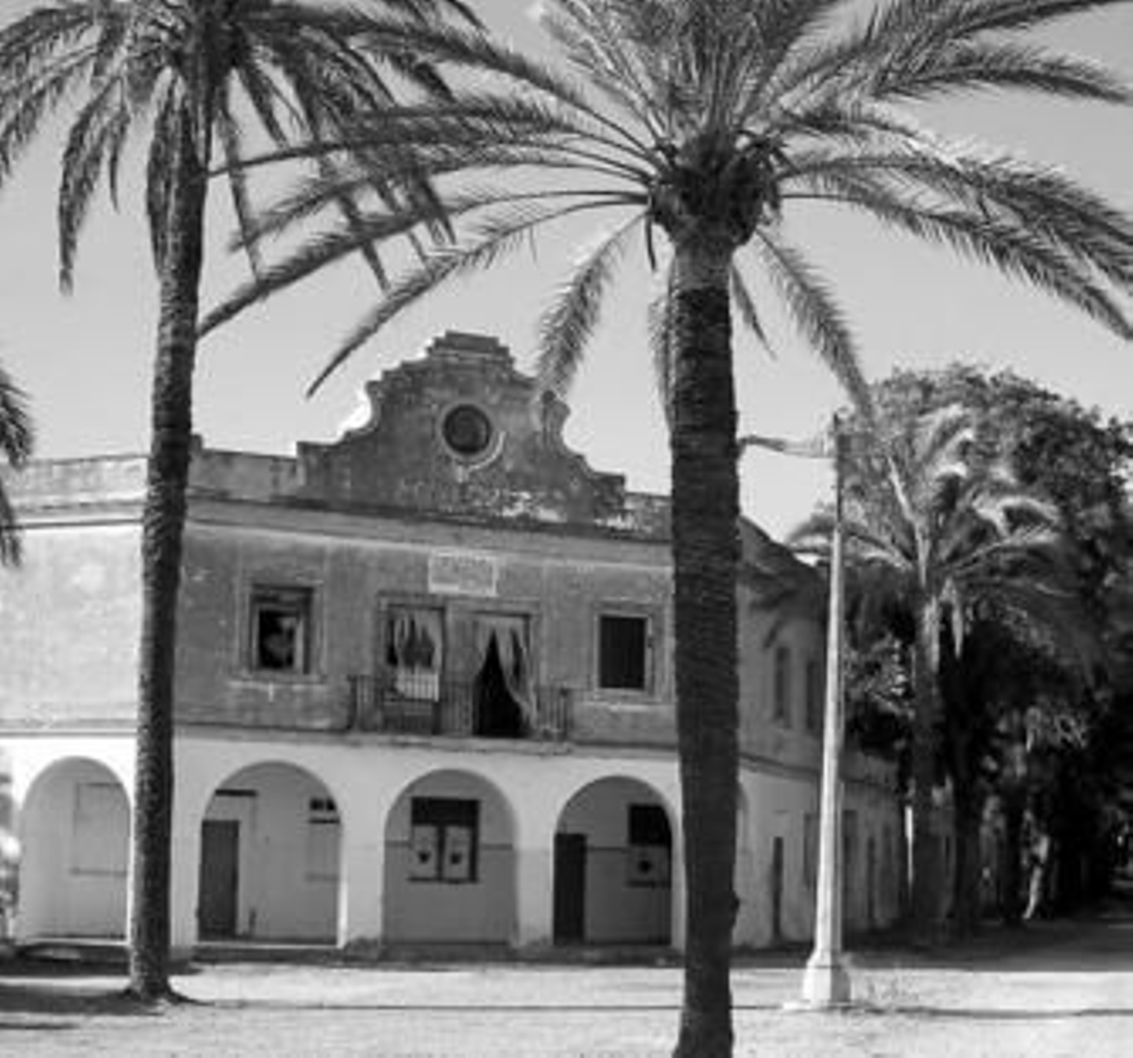 Plaza del ayuntamiento en ruinas del poblado de Sancti Petri.