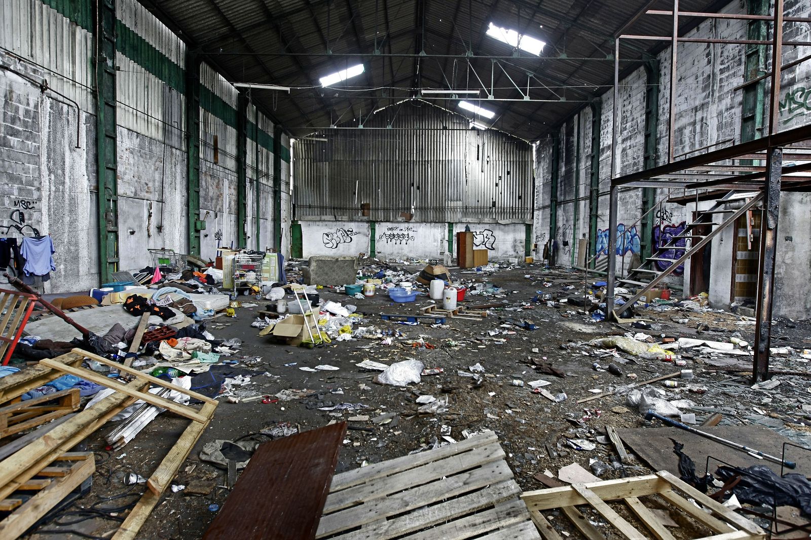 Imagen del interior de una nave de la Zona Franca hace unos años.