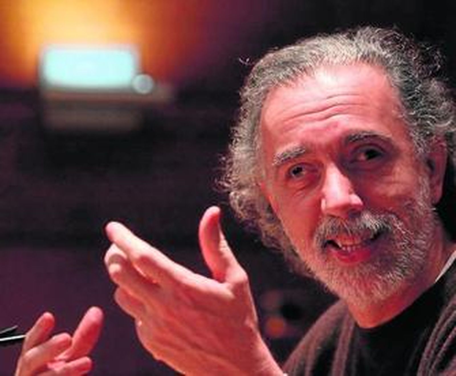 Trueba retorna al género documental.