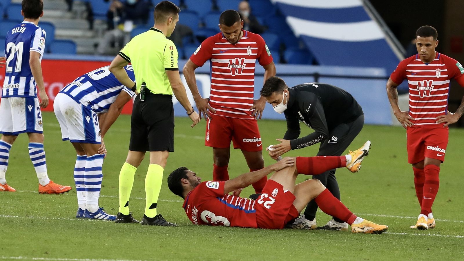 El Granada jugó ante la Real Sociedad en inferioridad de condiciones.