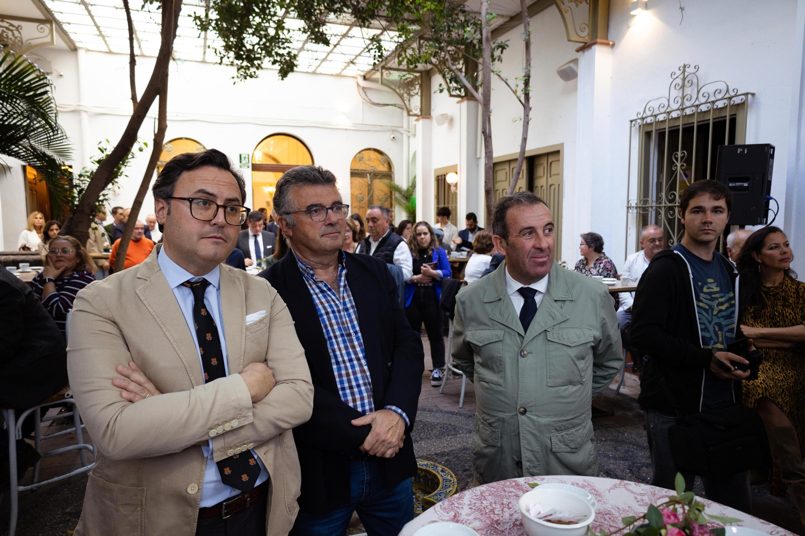 Imágenes de la presentación de la Guía de la Semana Santa de Huelva y su provincia 2023