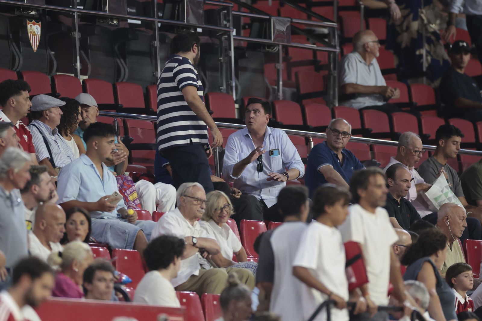 Búscate en las fotos del Sevilla - Elche