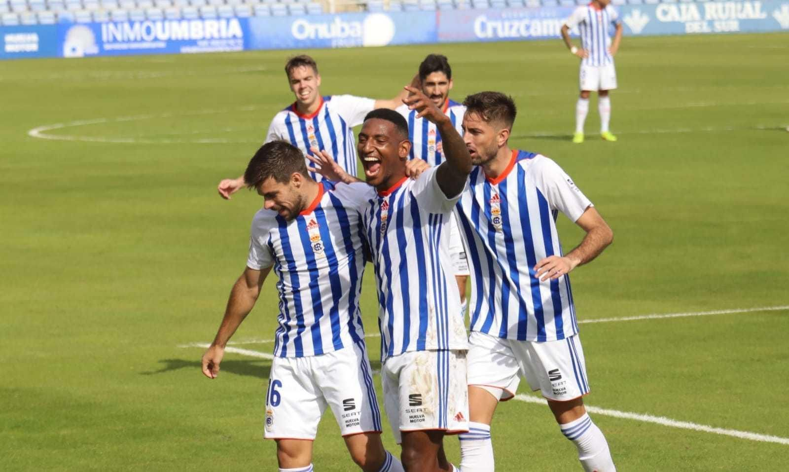 Cera y Seth celebran el tanto del delantero ante el filial de Las Palmas.