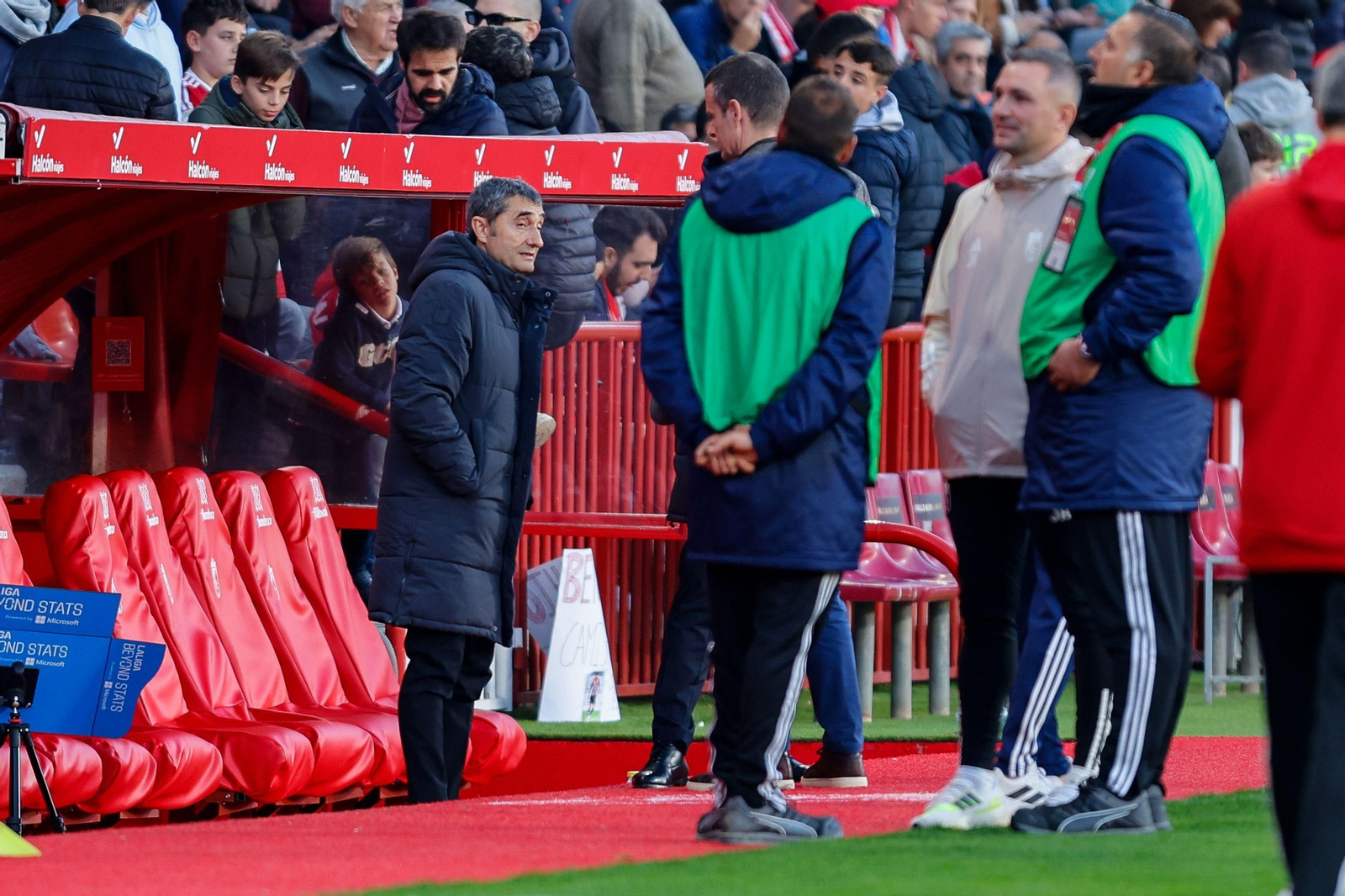 Las imágenes de la suspensión del Granada - Athletic por la muerte de un aficionado