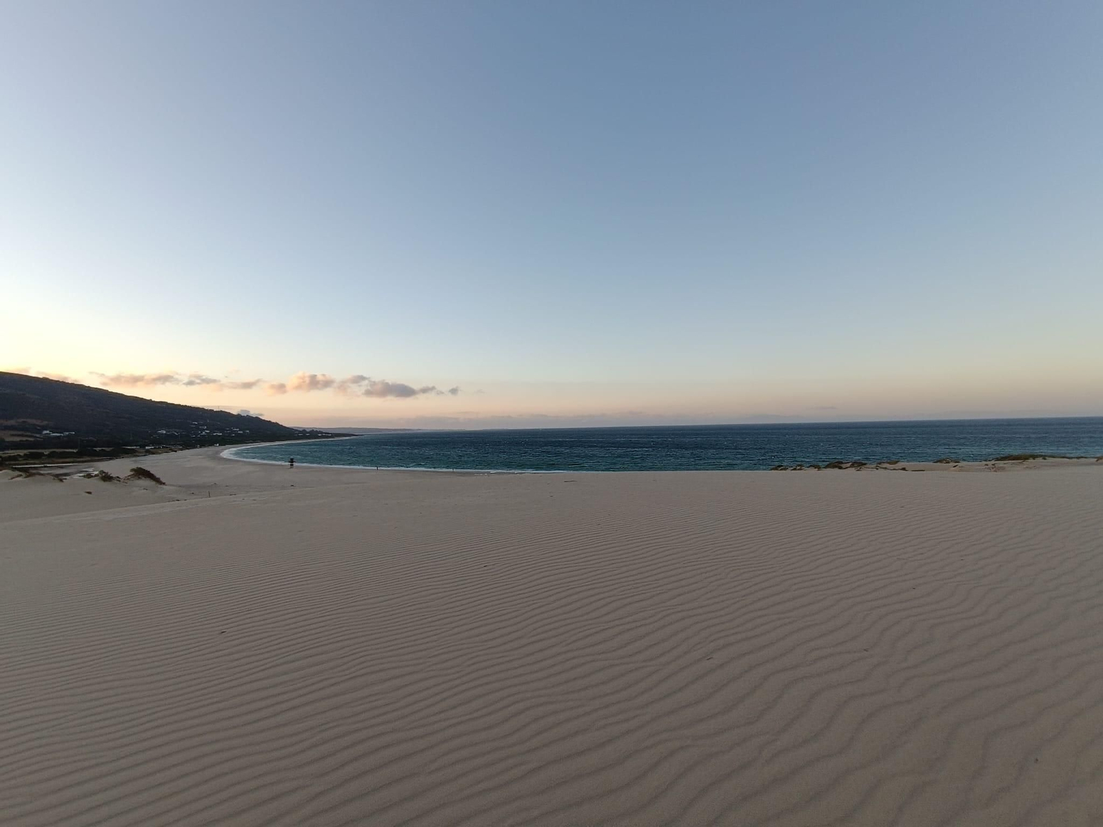 Valdevaqueros en Tarifa, una de las mejores playas de España, al amanecer