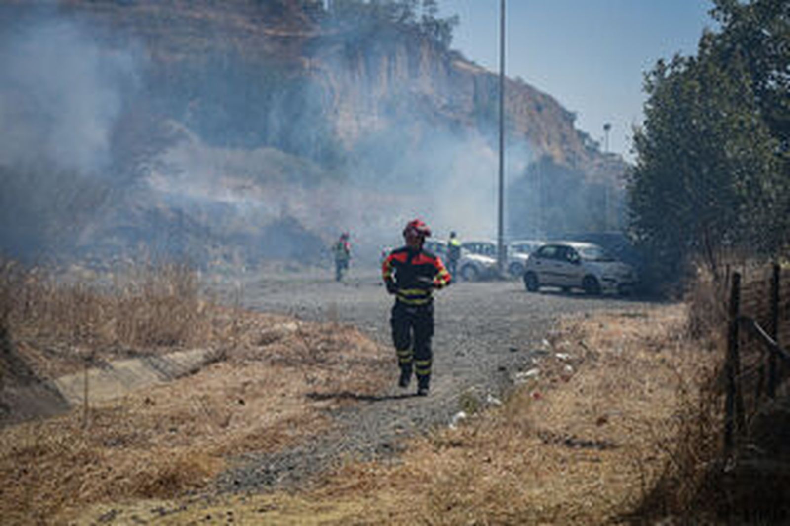Bomberos en el incendio del pasado lunes.