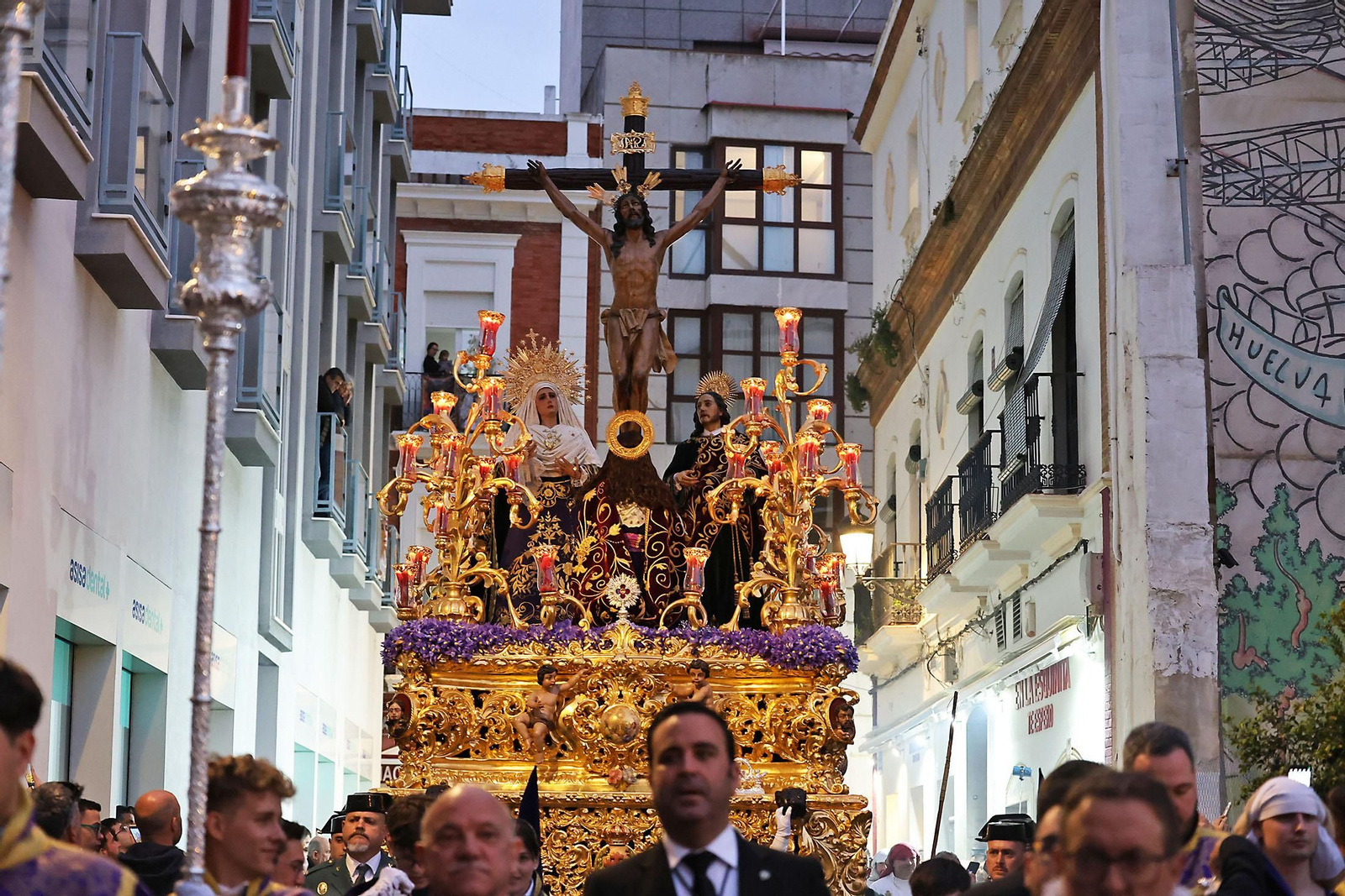 Miércoles Santo: La Hermandad de La Esperanza por las calles de Huelva