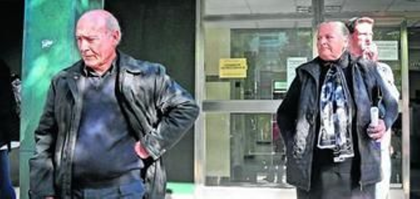 Francisco Holgado y Antonia Castro salen de los juzgados de la avenida Tomás García Figueras el pasado 30 de noviembre. Francisco Holgado y Antonia Castro salen de los juzgados de la avenida Tomás García Figueras el pasado 30 de noviembre.