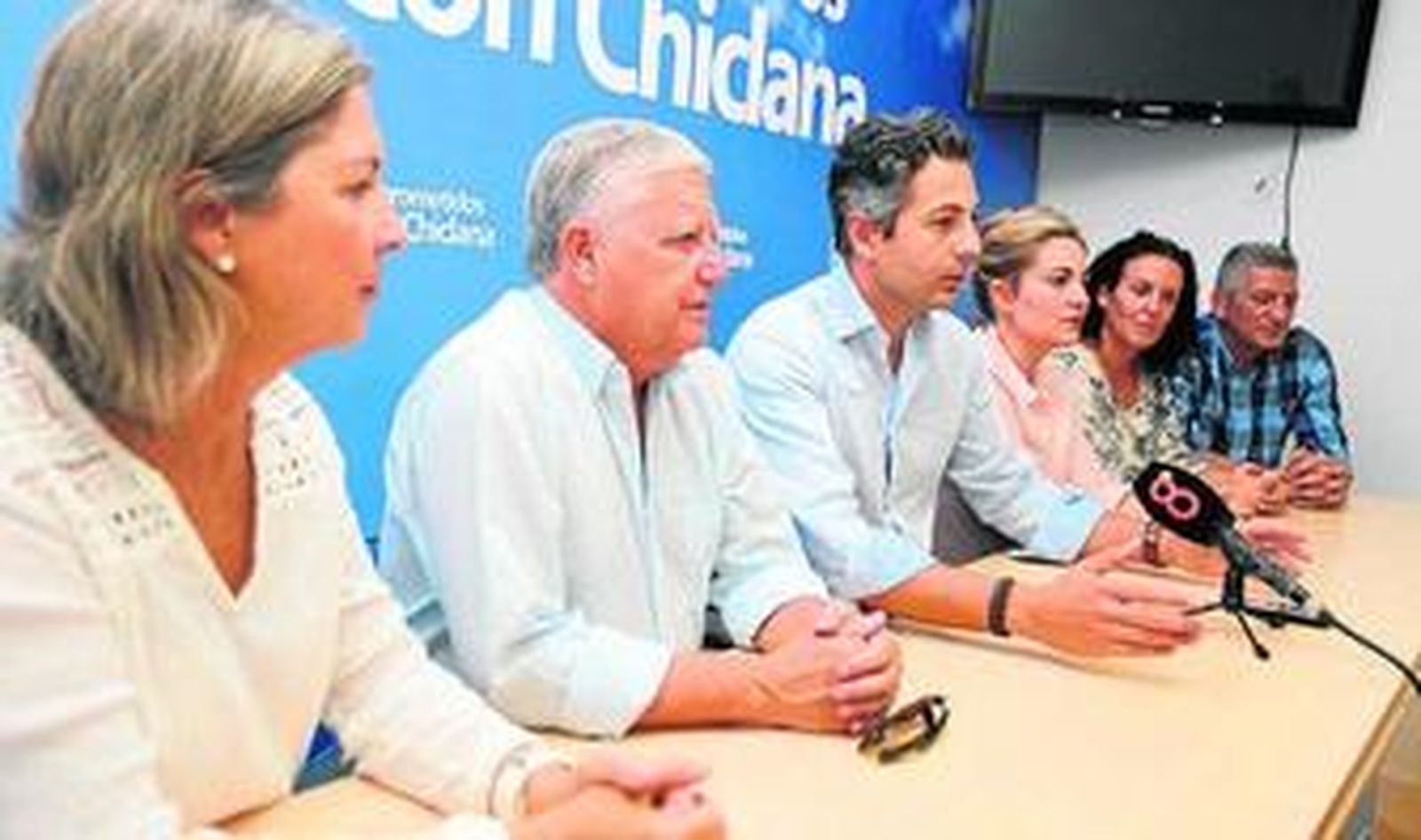 Concejales del PP, ayer en la sede de la formación durante la rueda de prensa.