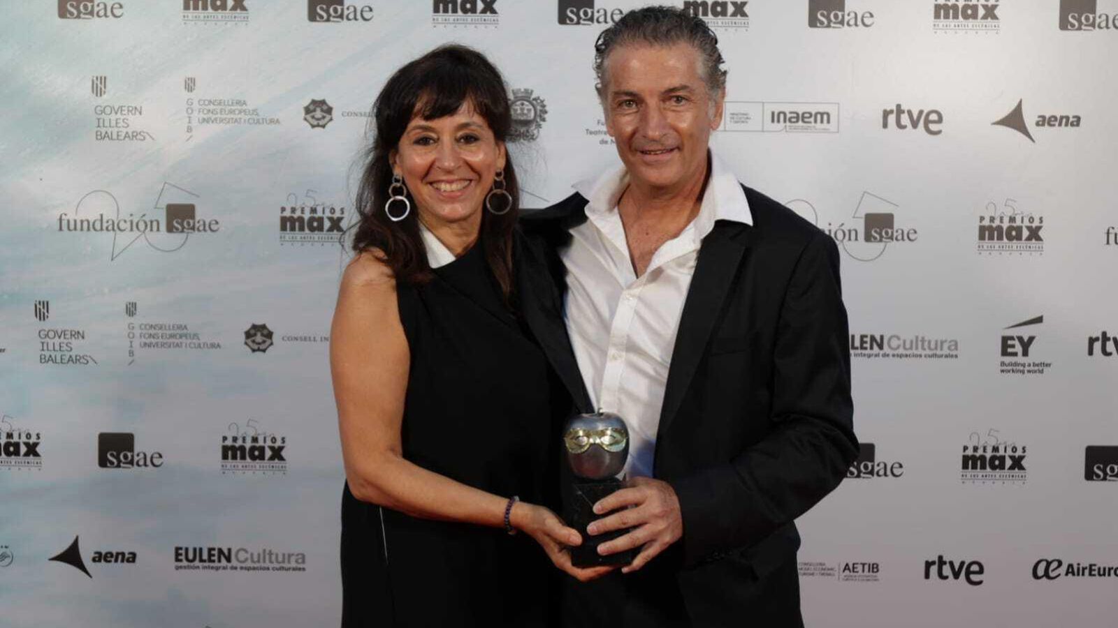 Aurora Rosales y Javier Banderas con el Max al musical 'Company'. Aurora Rosales y Javier Banderas con el Max al musical 'Company'.