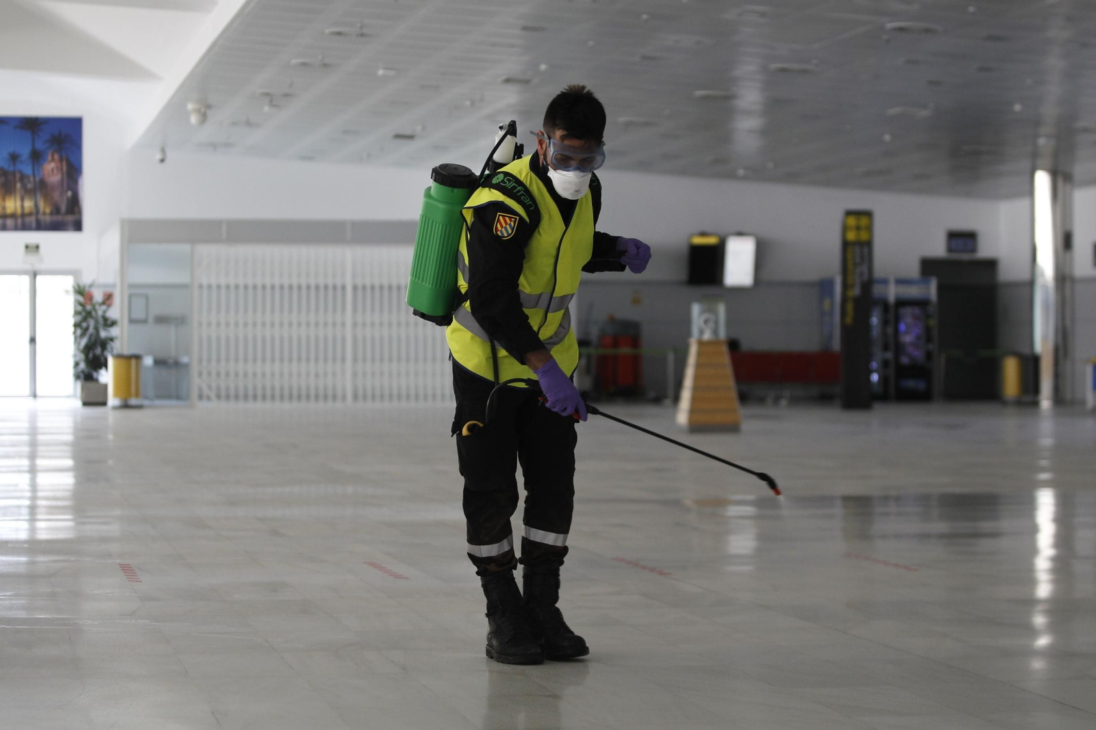 Fotogalería actuación INFOCA y UME por el coronavirus en Almería. Covid-19