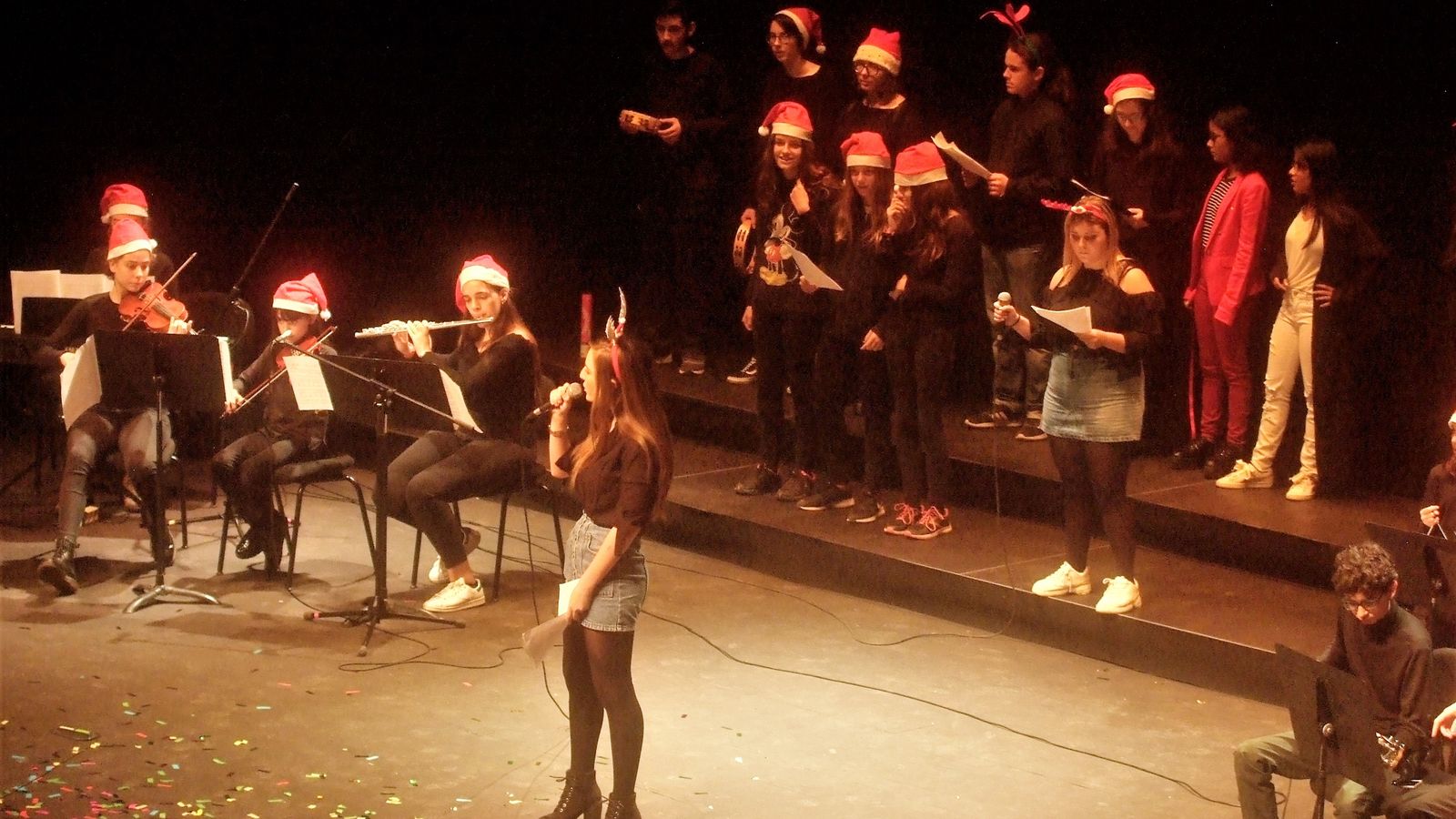 Actuación de alumnos del IES Mar Mediterráneo