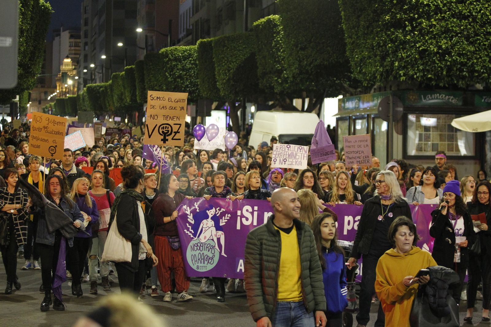 Fotogalería manifestación Día Internacional de la Mujer en Almería