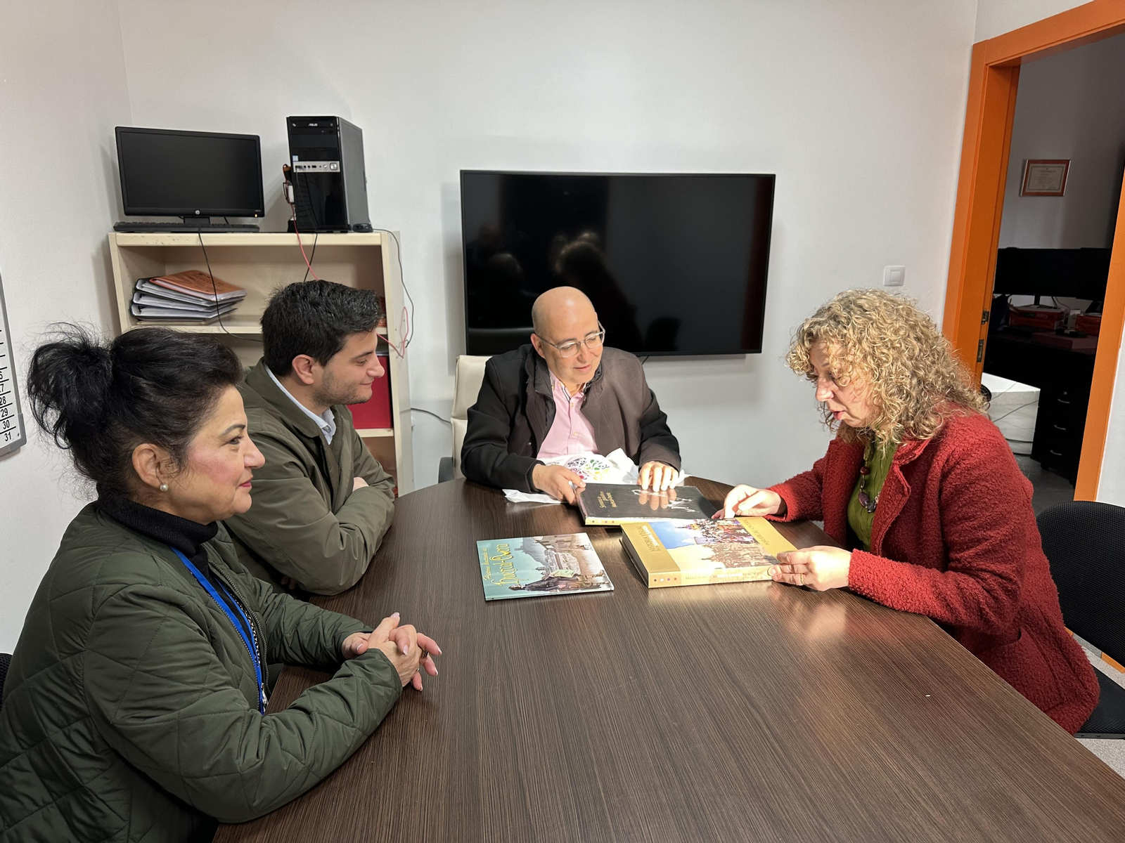 La embajadora lituana Lyra Puišytė-Bostroem, durante su visita a Huércal-Overa.