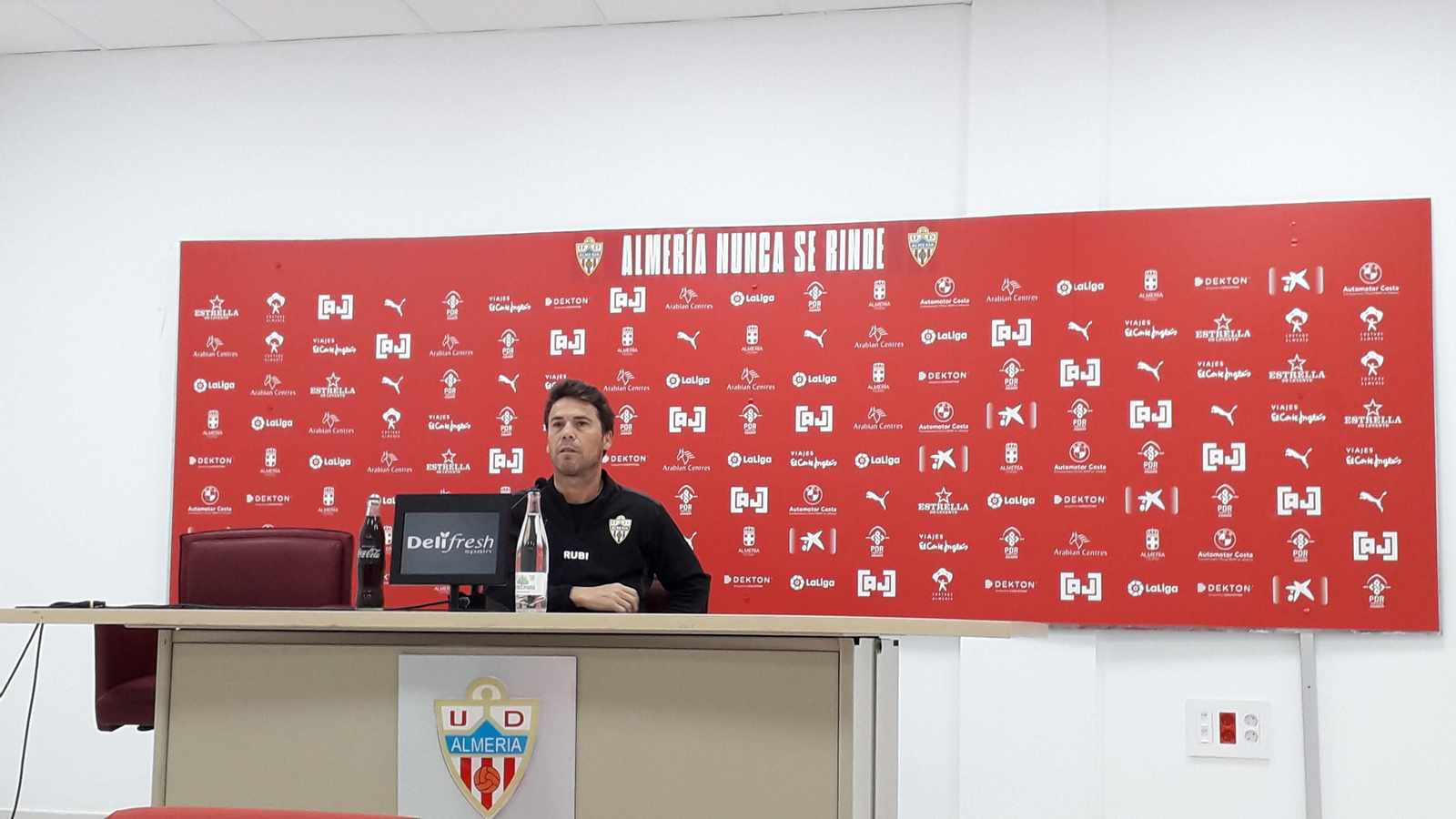 Rubi, sentado en la sala de prensa.