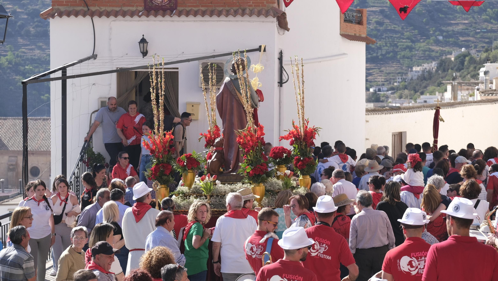 Imágenes de los toros ensogaos y San Marcos, en las Fiestas de Ohanes