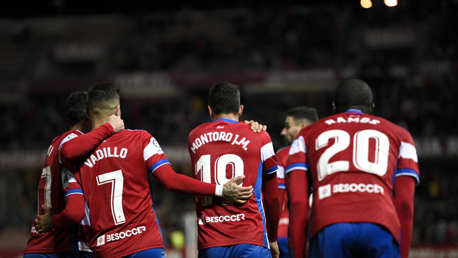 Montoro, felicitado por sus compañeros tras marcar uno de sus goles