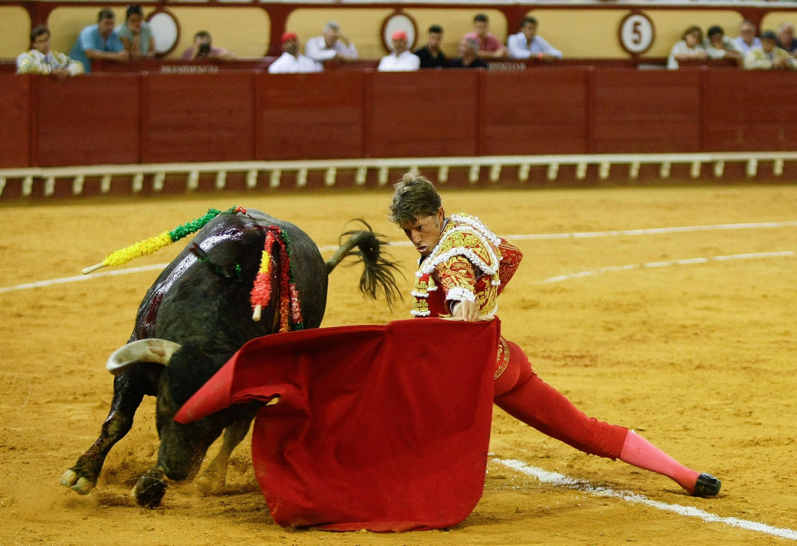 Las imágenes de la corrida de toros en El Puerto con Escribano, Morilla y Pinar